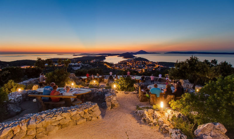Dining at Vidikovac Bar doesn't just mean good food. You will also get the most romantic view in Croatia. 
